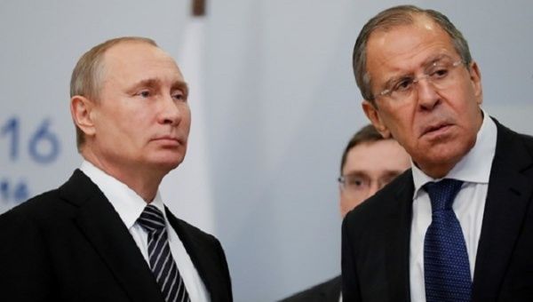 Russian President Vladimir Putin (L) and Foreign Affairs Minister Sergei Lavrov (R).