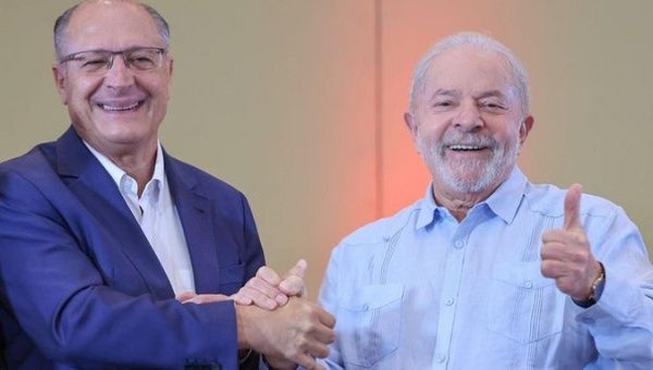 Brazil's Former President Lula da Silva (R) and Geraldo Alckim (L), April 8, 2022.