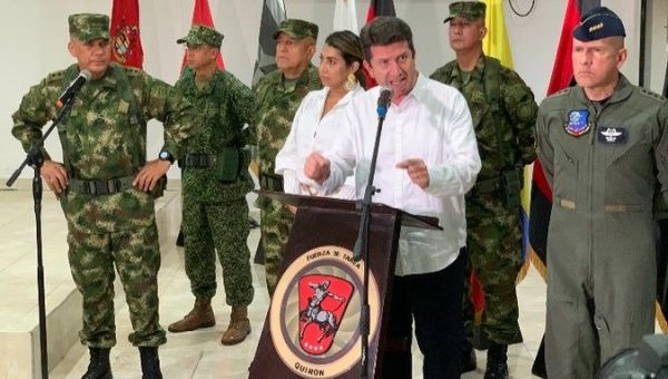 Colombian Defense Minister Diego Molano (C), 2022.