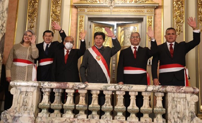 President Pedro Castillo (C) and his new ministers, May 22, 2022.