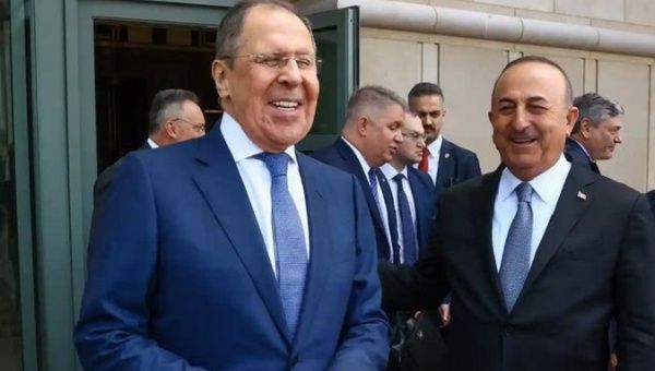 Foreign Affairs Ministers Sergey Lavrov (L) and Mevlut Cavusoglu (R), June 8, 2022.