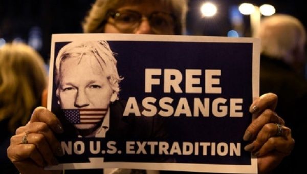 The International Federation of Journalists warned Friday of the danger that the Assange esxtradition would rep`resent for his life. Jun. 17, 2022.