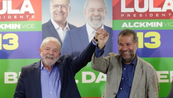 Former progressive president Luiz Inácio Lula da Silva (left), candidate for the presidency of Brazil, participates together with Carlos Lupi, president of the Democratic Labor Party (PDT, for its acronym in Portuguese), in an act with governors, senators and politicians who support the politician for the second round of the elections