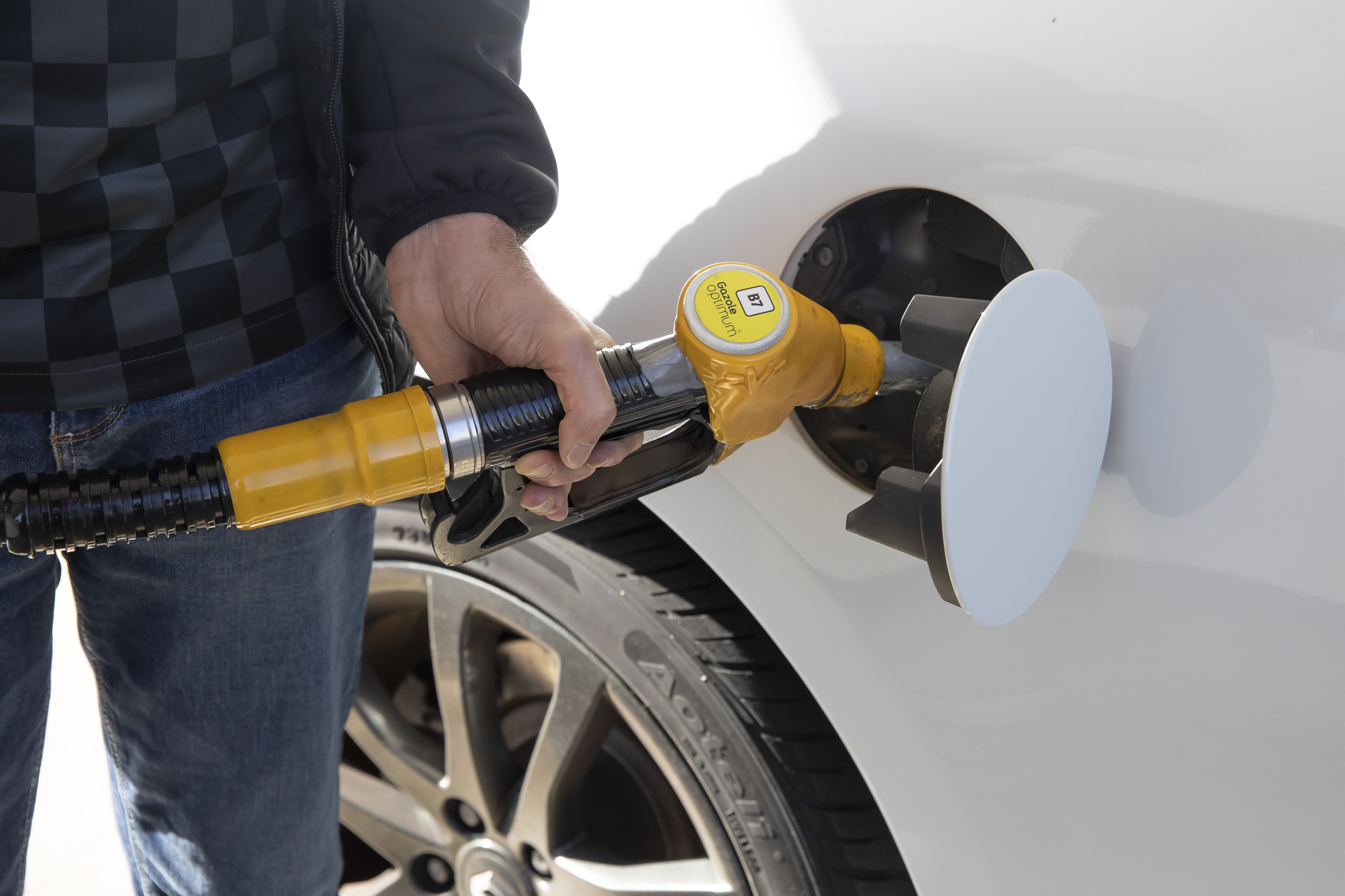 A man fills up the tank of his car at a gas station in Lille, north France, Oct. 6, 2022. France's energy sobriety plan will cost 800 million euros (785 million U.S. dollars), Minister for Energy Transition Agnes Pannier-Runacher said on Thursday.