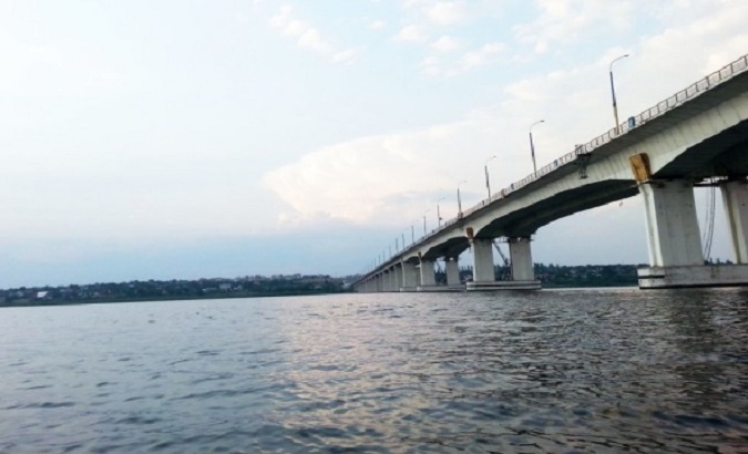 File photo of the Antonivka Bridge.