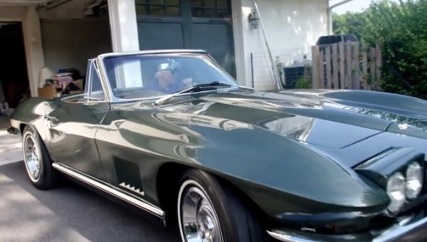 Corvette entering the garage at Joe Biden's residence.