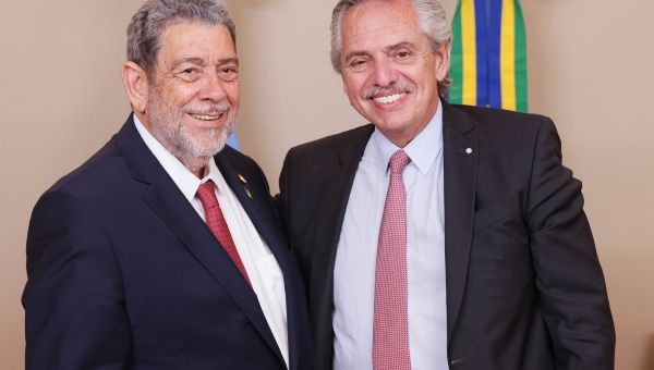 Prime Minister of Saint Vincent and the Grenadines, Ralph Gonsalves (L) and Argentine President Alberto Fernández (R)