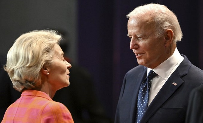 European Commission President Ursula von der Leyen (L) and U.S. President Joe Biden (R).