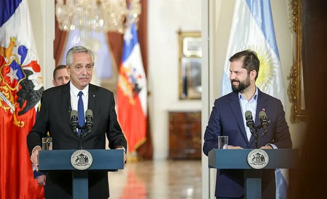 Argentine President Alberto Fernandez (L) and Chilean President Gabriel Boric (R), Santiago de Chile,  April 5, 2023.