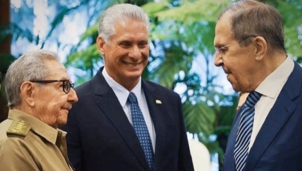 Raul Castro (L), Miguel Diaz-Canel (C) and Sergei Lavrov (R), Havana, Cuba, April 20, 2023.