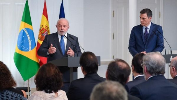 President Lula da Silva (L) & PM Pedro Sanchez, Madrid, Spain, April 26, 2023.