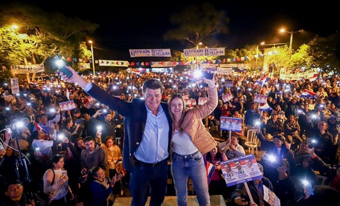 Presidential candidate Efrain Alegre (L) and Vice Presidential candidate Sole Nuñez (R).