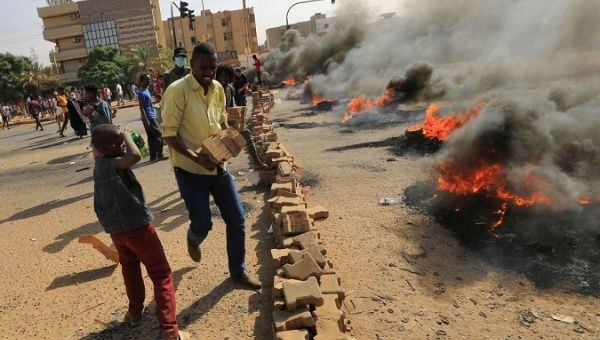 People build a barricade in Sudan, April 2023.