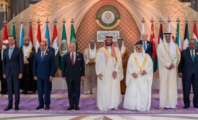 Bashar al-Assad (L) and other leaders participating in the Arab League summit.