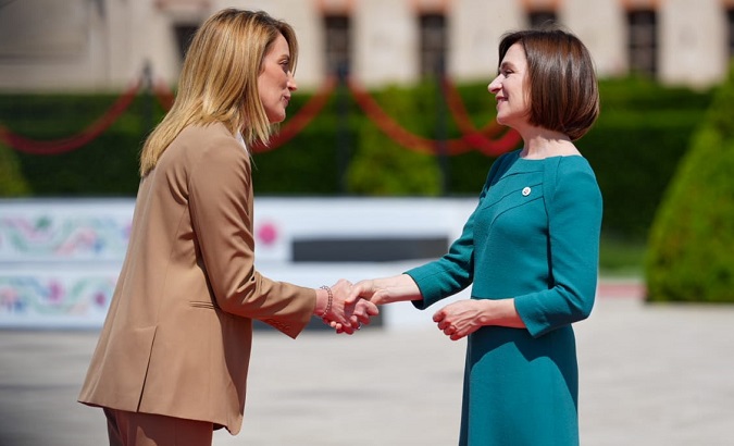 EP President Roberta Metsola (L) and Moldova President Maia Sandu (R), June 1, 2023.