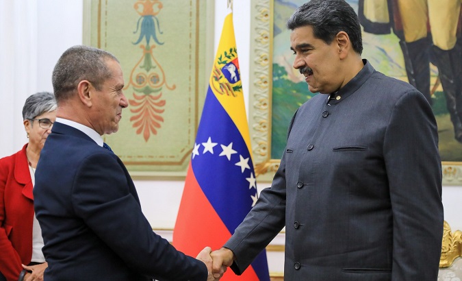 Minister Mohammed Abdelhafid Henni (L) & Venezuelan President Nicolas Maduro (R), June 8, 2023.