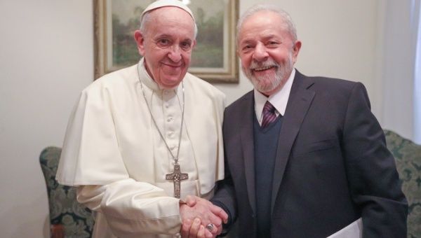 Pope Francis (L) and Lula da Silva (R), 2020. 
