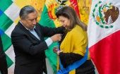 Bolivia despide a Maria Teresa Mercado, embajadora de México, con una condecoración en reconocimiento a sus servicios.