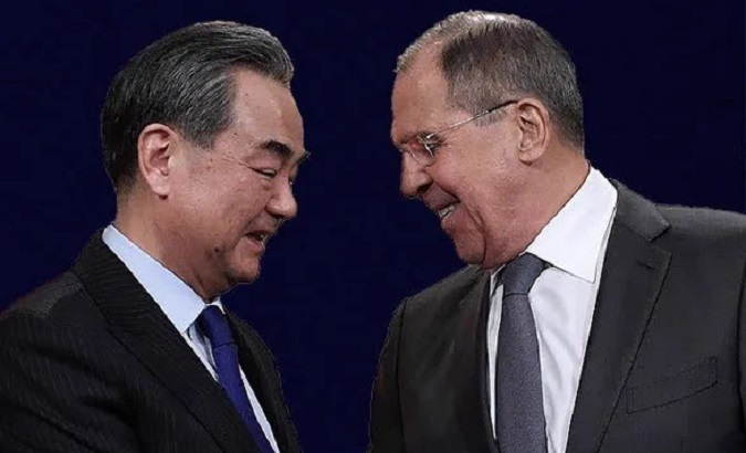 China's FM Wang Yi (L) and Russian FM Sergei Lavrov (R).