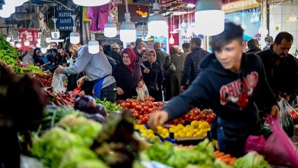 People at a market in Türkiye, Aug. 2023.