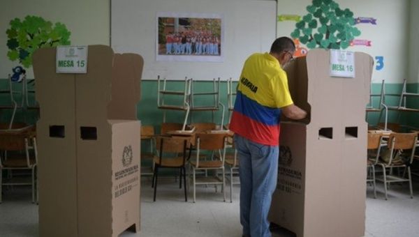 A Colombian citizen voting, Oct. 29, 2023. 