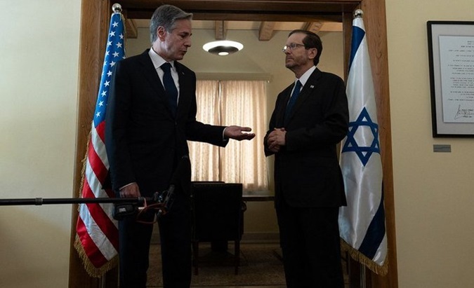 U.S. State Secretary Antony Blinken (L) and Israeli President Isaac Herzog (R).