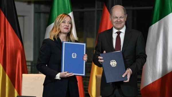 Italian PM Giorgia Meloni (L) & German Chancellor Olaf Scholz (R), Nov. 22, 2023.