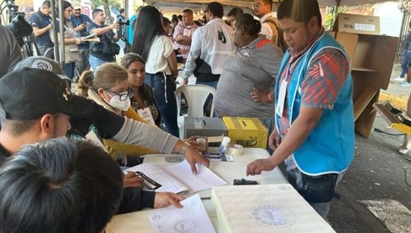 Citizens cast their vote in the Salvadoran presidential elections, Feb. 4, 2024.