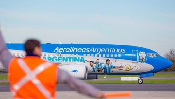 Aeronautical worker at an Argentine airport, 2024.