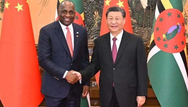 PM Roosevelt Skerrit (L) and Chinese President Xi Jinping (R), March 25, 2024.