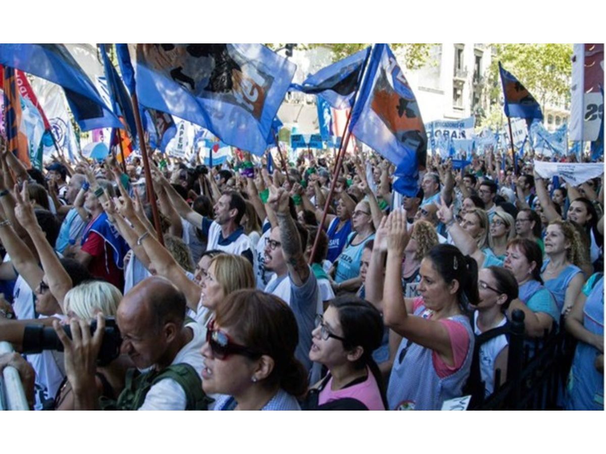 Argentina: Profesores universitarios organizan protestas