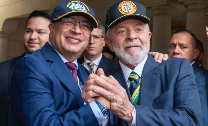 Colombian President Gustavo Petro (L) and Brazilian President Lula da Silva (R).