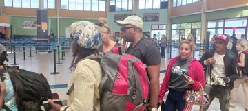 Cubans arriving at the airport in Cuba, April 19, 2024