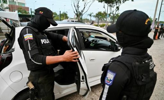 Ecuadorian police inspect a vehicle, 2024.