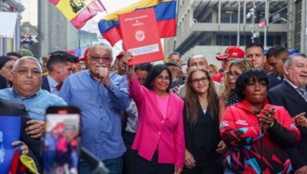 Executive Vice president Delcy Rodriguez accompanied by the Venezuelan people