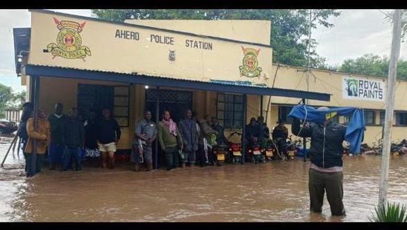 Floods in fron of the Police Station, May 6, 2024