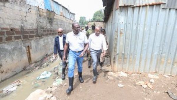 President Ruto and his gabinet in a zone affected by the floods, May 7, 2024