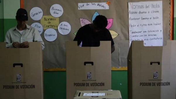 Two men voting this Sunday in the Dominican Republic elections.
